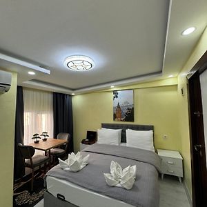 Camera economica con letto king size
